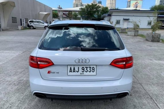 Selling Pearl White Audi RS4 2014 in Pasig