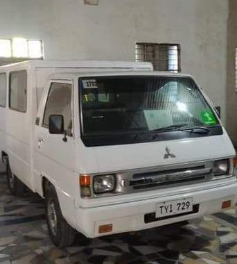 Selling White Mitsubishi L300 2011 in Dasmariñas