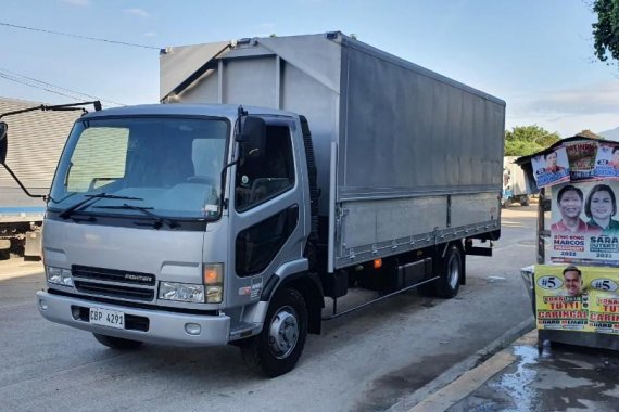 Selling White Mitsubishi Fuso 2006 in Quezon