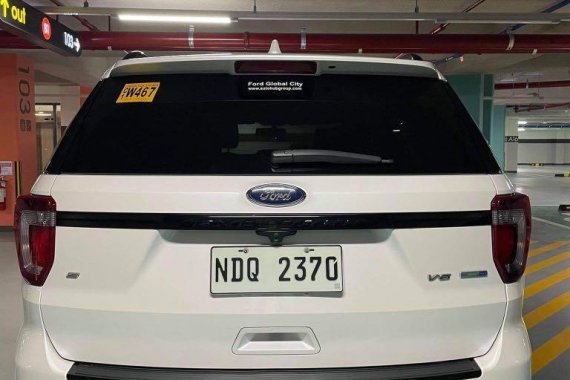 Selling Pearl White Ford Explorer 2019 in Makati