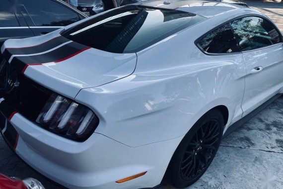 Selling White Ford Mustang 2017 in Manila