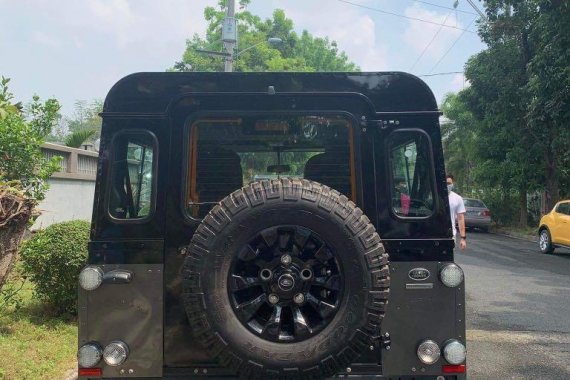 Selling Grey Land Rover Defender 2017 in Manila