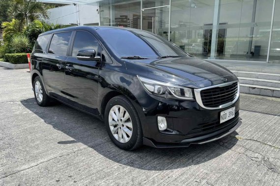 Selling Black Kia Carnival 2017 in Pasig