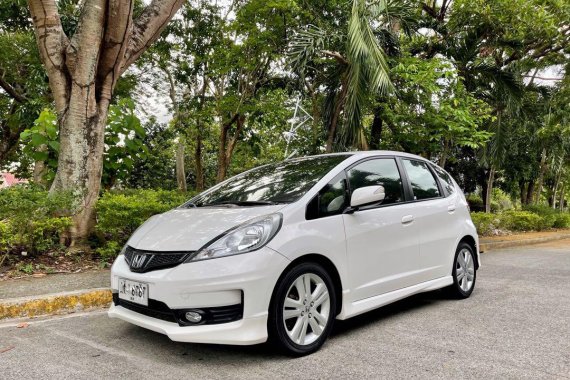 White Honda Jazz 2013 for sale in Las Pinas