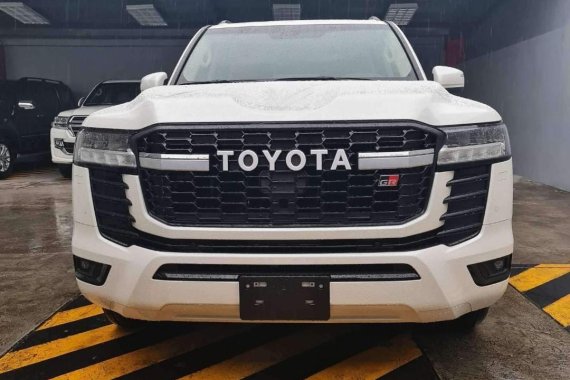Selling White Toyota Land Cruiser 2022 in Quezon 
