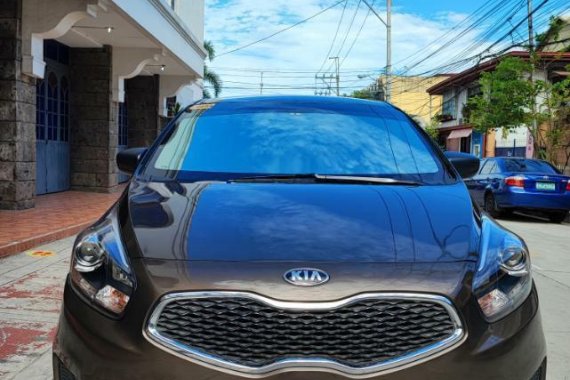 Selling Silver Kia Carens 2014 in Manila