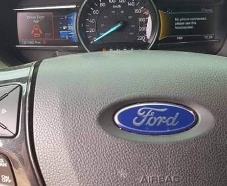 Selling White Ford Explorer 2018 in Manila