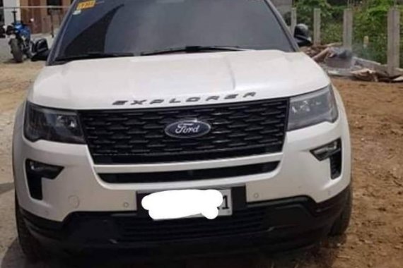 Selling White Ford Explorer 2018 in Manila