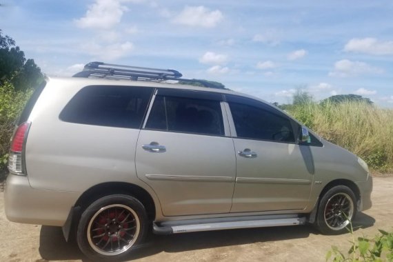 Selling Silver Toyota Innova 2009 in Santa Ana