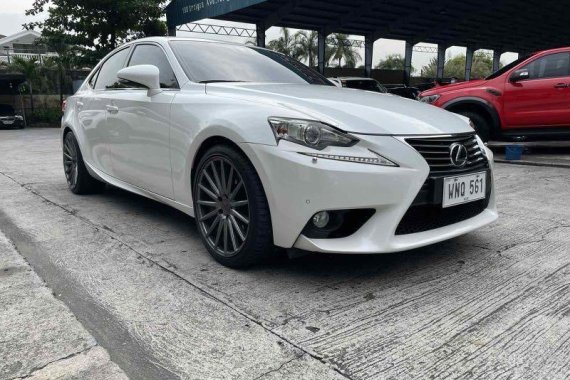 Selling Pearl White Lexus IS350 2014 in Manila