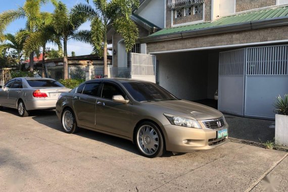 Selling Silver Honda Accord 2010 in Quezon 