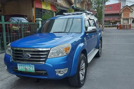 Selling Blue Ford Everest 2011 in Cainta