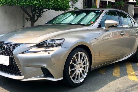 Selling Silver Lexus IS 350 2016 in Biñan