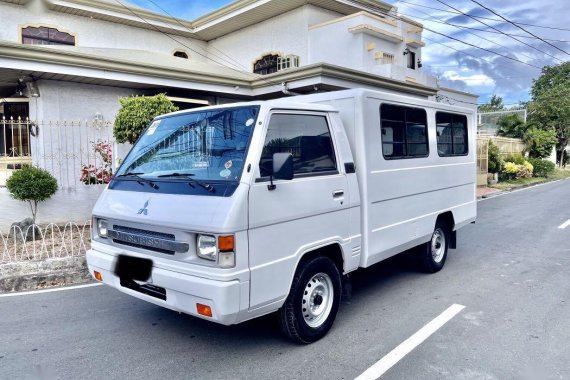 White Mitsubishi L300 2015 for sale in Las Pinas