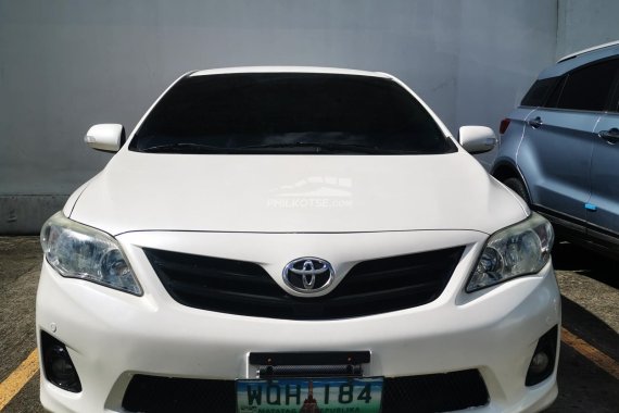 For Sale!!! used Pearlwhite 2013 Dual VVTi Toyota Altis  V variant