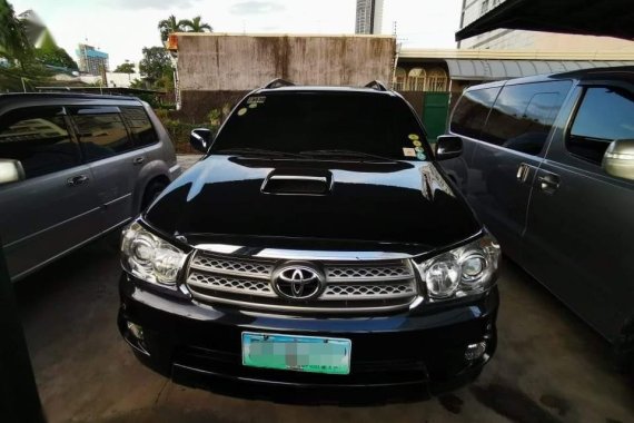Black Toyota Fortuner 2010 for sale in Caloocan 