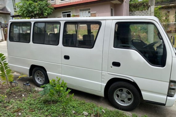 White Isuzu I-van 2015 for sale in Muntinlupa