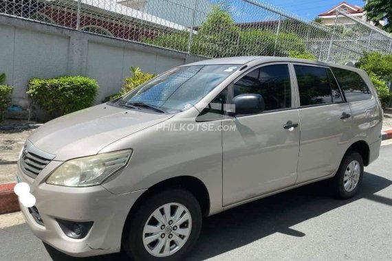 RUSH !! First Owned 2012 Toyota Innova  2.0 E Gas MT for sale by owner in good condition