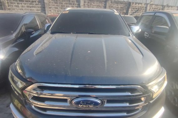 Selling Grey Ford Everest 2018 in Makati