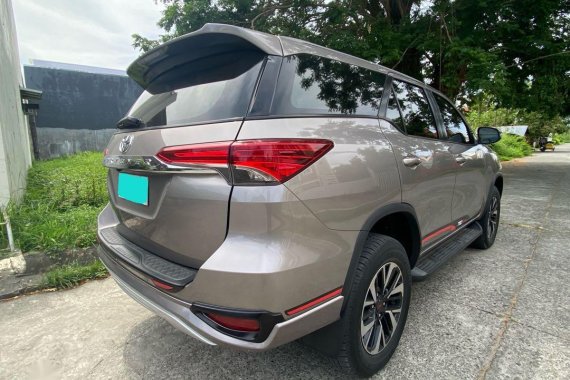 Selling Silver Toyota Fortuner 2018 in Manila