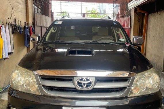 Black Toyota Fortuner 2005 for sale in Quezon 