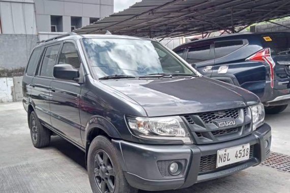 Selling Silver Isuzu Crosswind 2017 in Quezon 