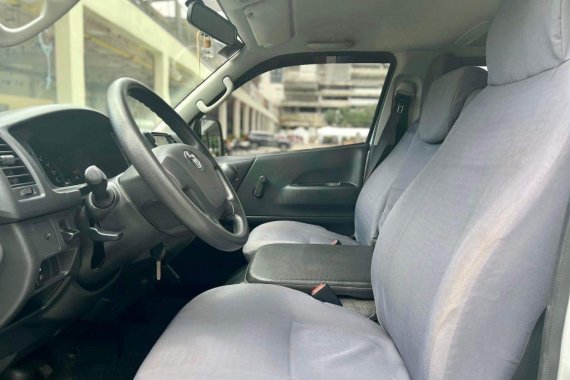 Selling Silver Toyota Hiace 2018 in Makati