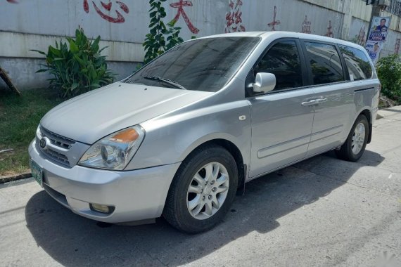 White Kia Carnival 2009 for sale in Manila