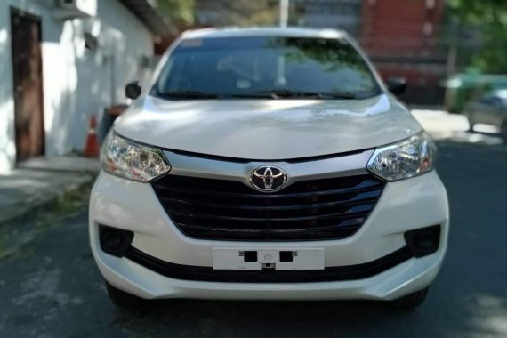 Selling White Toyota Avanza 2018 in Pasig