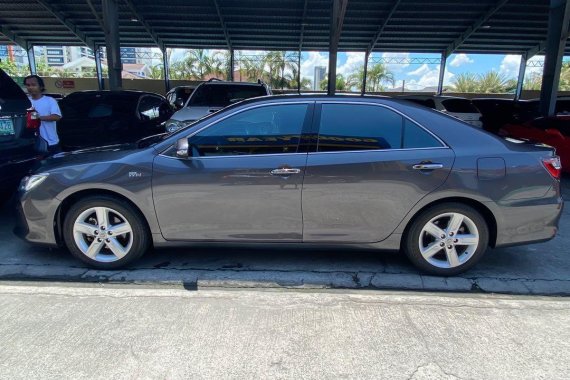 Selling Silver Toyota Camry 2016 in Manila