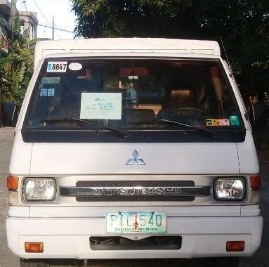 Selling White Mitsubishi L300 2010 in Parañaque