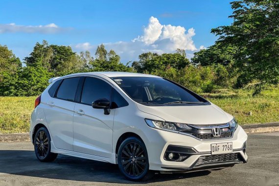 Selling White Honda Jazz 2018 in Las Piñas