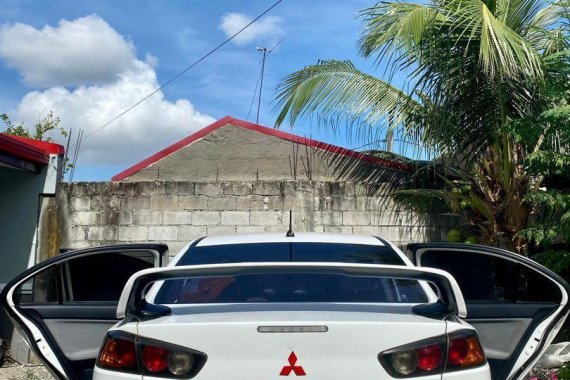 White Mitsubishi Lancer 2010 for sale in Muntinlupa