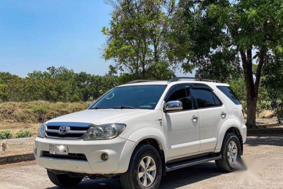 White Toyota Fortuner 2005 for sale in Meycauayan