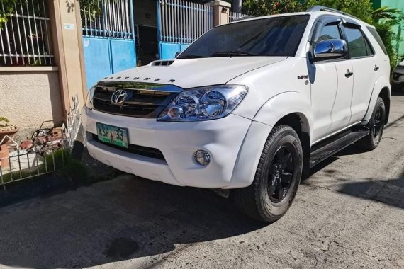 White Toyota Fortuner 2008 for sale in Manila