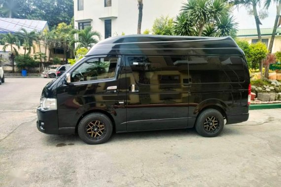 Selling Black Toyota Hiace Super Grandia 2017 in Quezon City