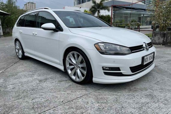 Sell White 2017 Volkswagen Golf in Pasig