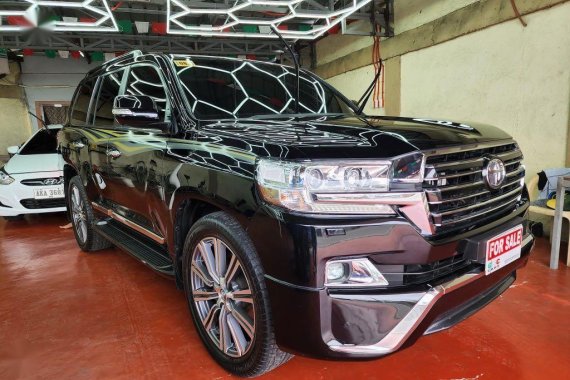 Selling Black Toyota Land Cruiser 2017 in Quezon City