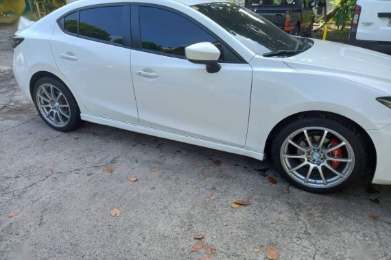 Sell White 2016 Mazda 3 in Parañaque