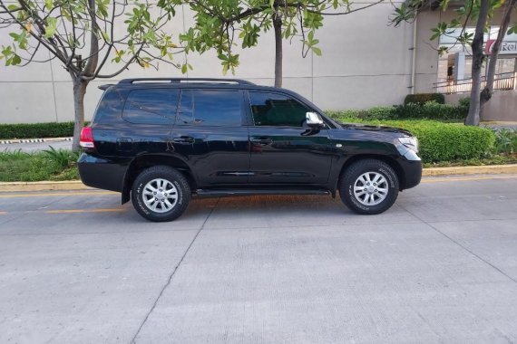 Selling Black Toyota Fortuner 2011 in Las Piñas