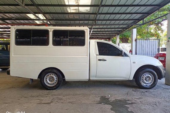 White Mitsubishi L200 2012 for sale in Manual