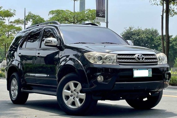 Selling Black Toyota Fortuner 2009 in Makati
