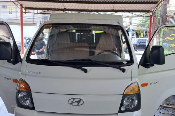 White 2013 Hyundai H-100  2.6 GL 5M/T (Dsl-With AC) Manual for sale