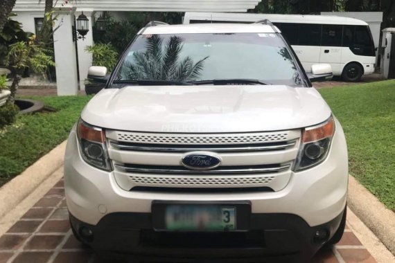 2013 White Ford Explorer 2.0 for Sale. Casa maintained. 