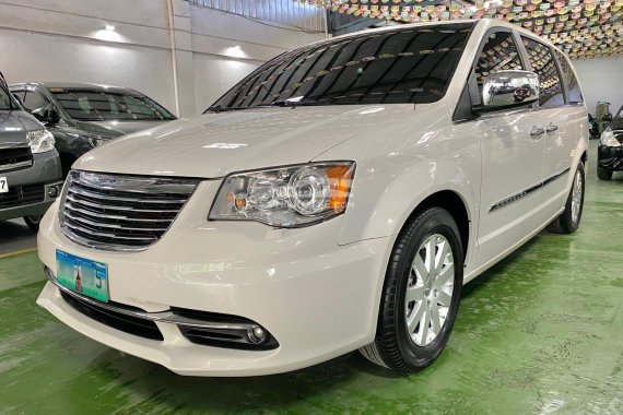 2013 Chrysler Town and Country 3.6L V6 A/T LIMITED 30k Mileage only!