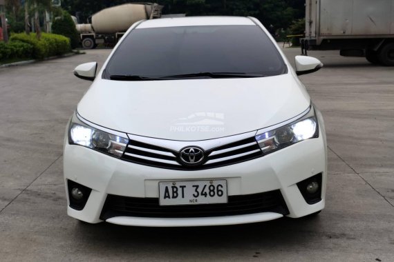 Selling Pearlwhite 2015 Toyota Altis  second hand