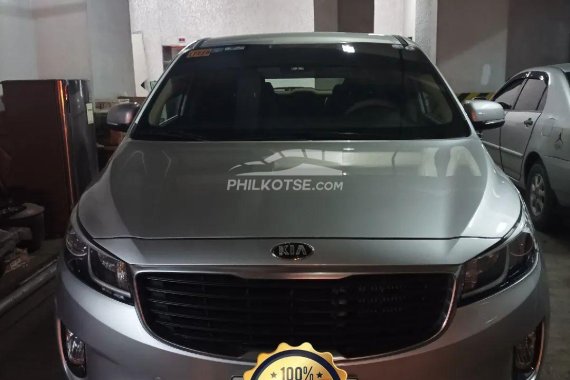 HOT!!! Brightsilver 2016 Kia Grand Carnival Van second hand for sale!