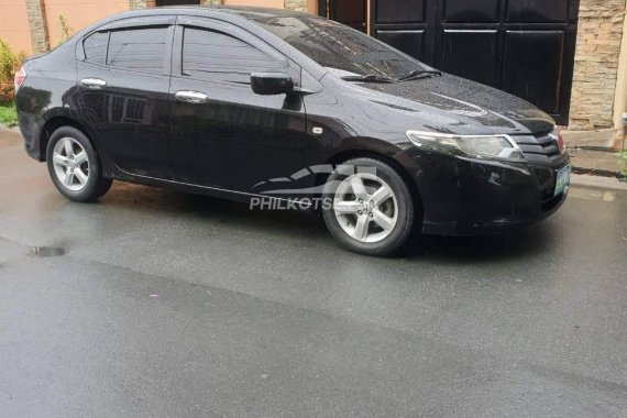  Selling second hand 2010 Honda City Sedan