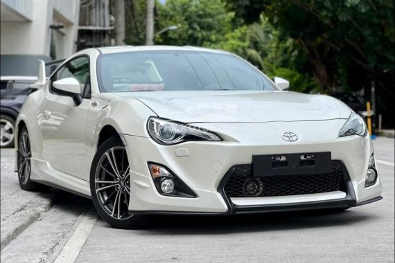 Sell second hand 2014 Toyota 86  2.0 AT