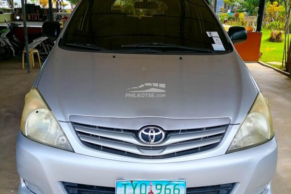 2011 Toyota INNOVA J (SILVER)